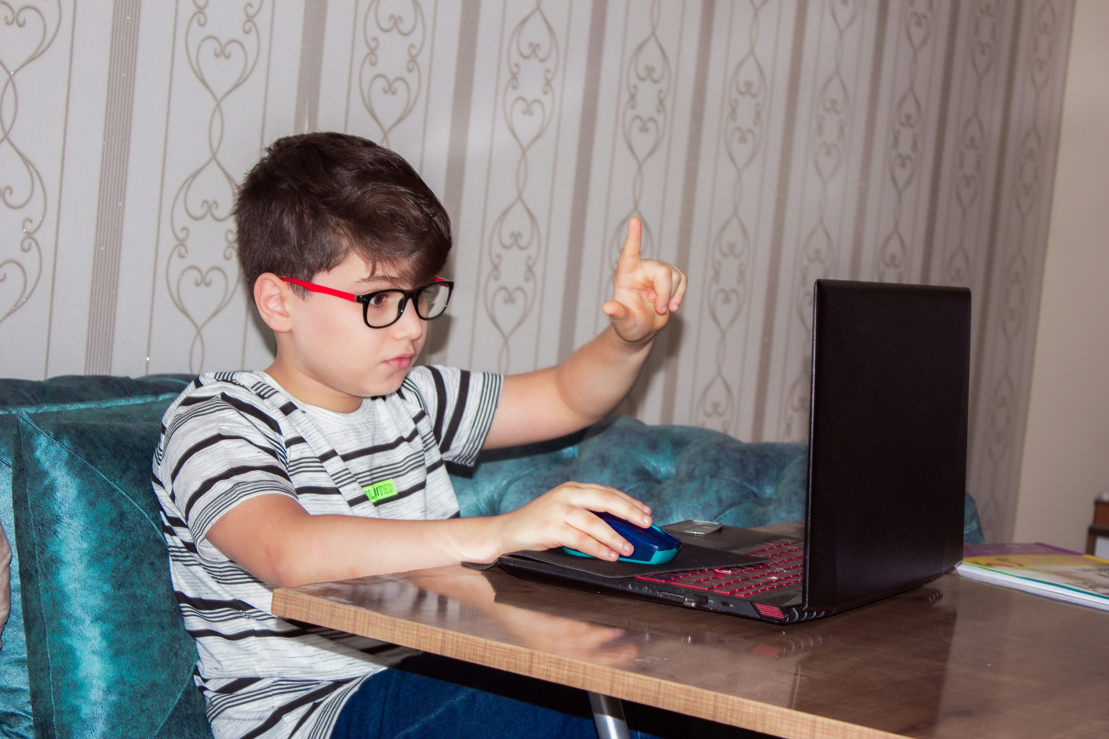 Arabic tutor teaching online